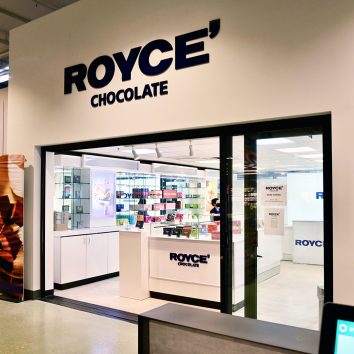 Uwajimaya | Seattle Store Royce Chocolate Booth